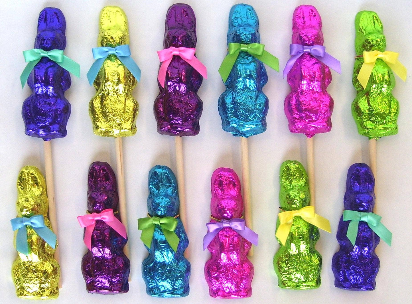 Easter: Vintage Bunny: Dark / Pastels / On