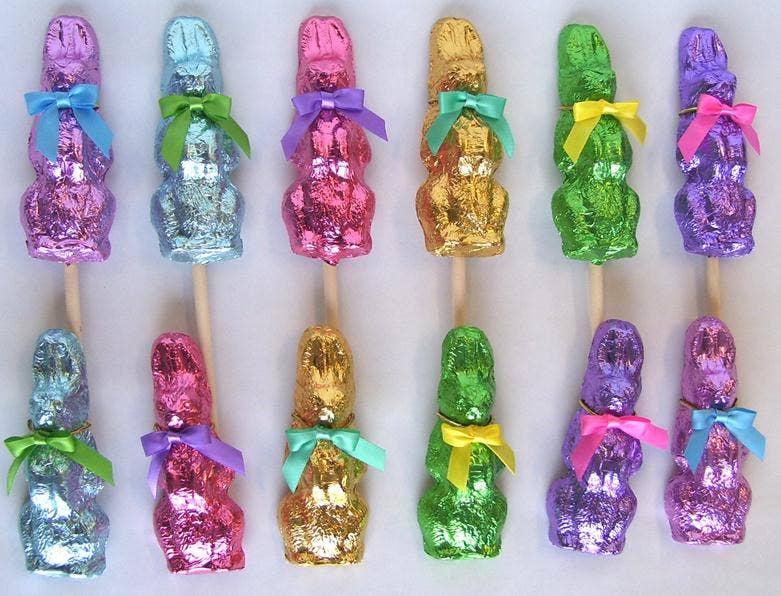 Easter: Vintage Bunny: Dark / Pastels / On