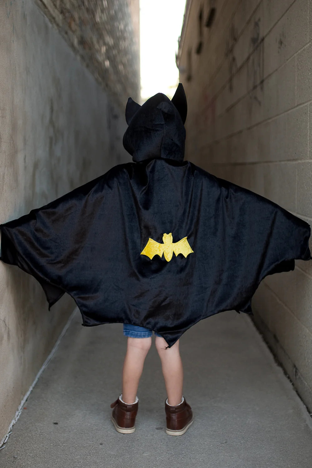 Hooded Bat Cape, Black